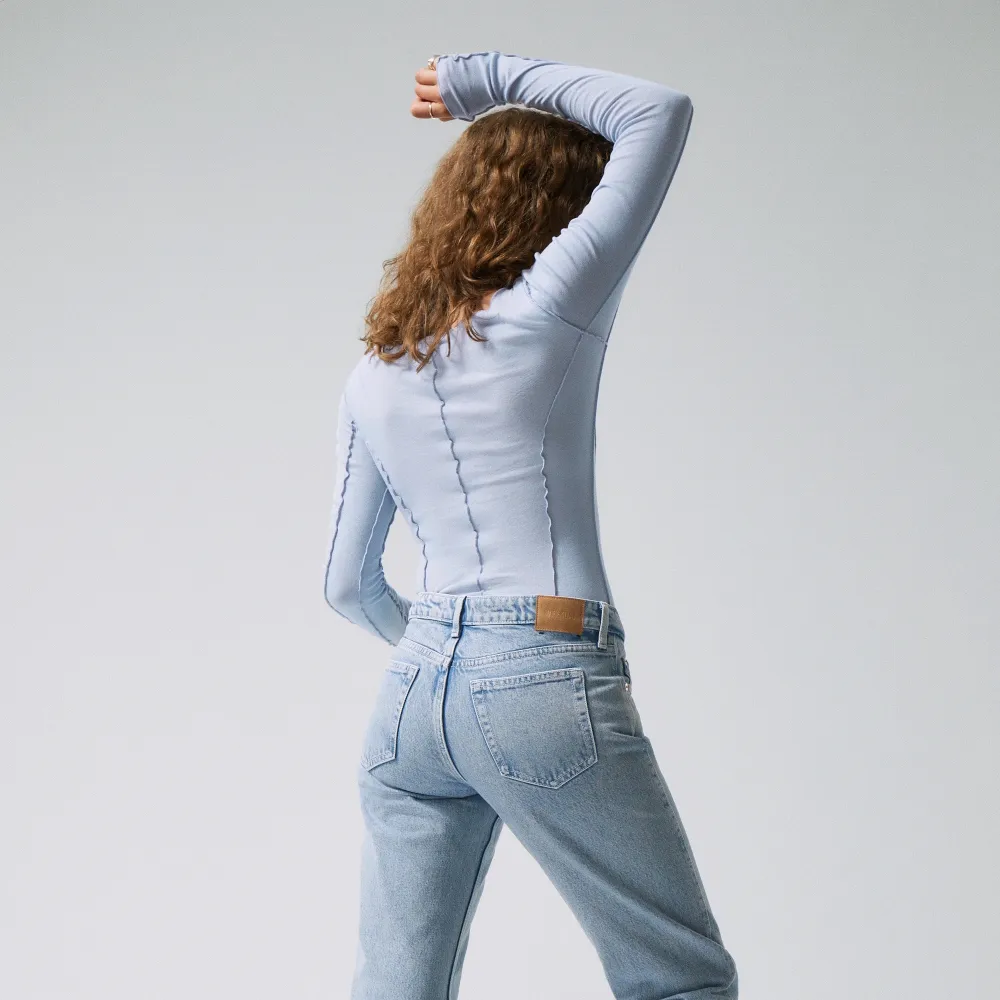 Hej! Säljer dessa supersnygga jeans ifårn weekday (bilder från hemsidan, fråga om mer bilder privat). Säljer dessa pågrund av att dem tyvärr aldrig kommer till användning. Aldrig använda eller tvättade⭐️. Jeans & Byxor.