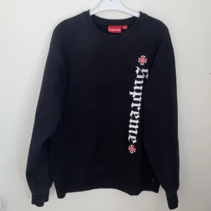 Supreme x Independent Fuck The Rest Crewneck - Skriv för fler bilder/kvitto osv.