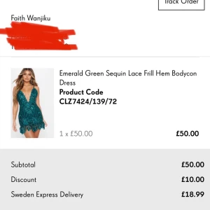 Fest klänning - Fin emerald klänning, aldrig använt då den passade inte mig, väldigt fin färg och ser ut som den gör i bilden. Storleken är Xs men går bra med S också. 