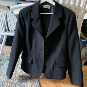 Kavaj - Snygg kavaj lite oversize om man är strl xs annars normal passform för strl s