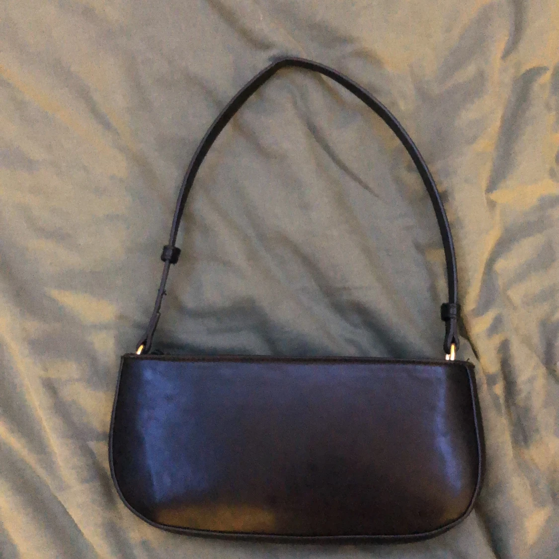 svart simpel axelväska  - 90