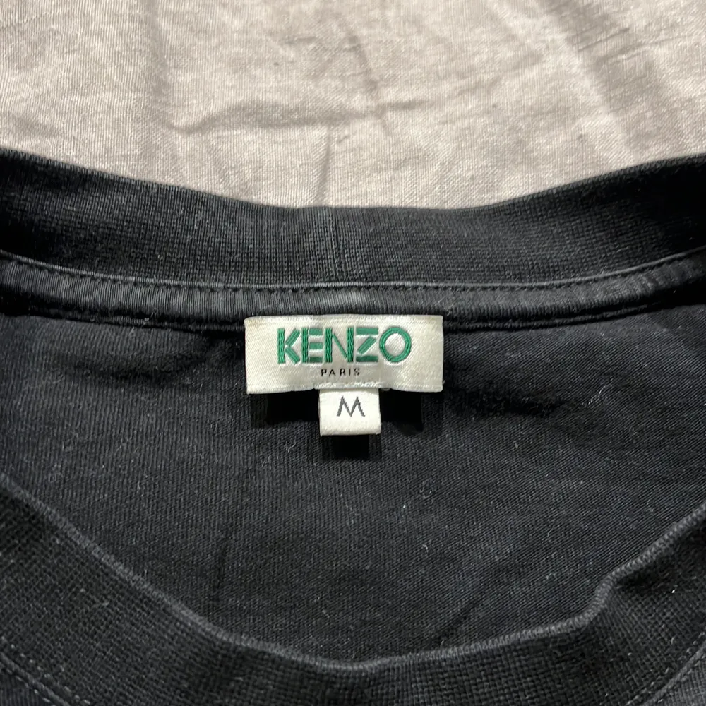 Kenzo t-shirt i storlek m.. T-shirts.