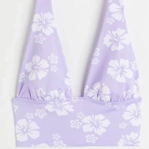 Halter neck linne - Halter neck linne som är helt nytt lapparna kvar