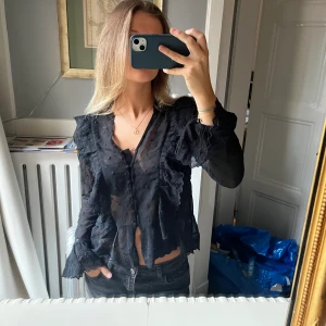 Volang topp - Jättesöt topp som tyvärr inte kommer till användning. Kan mötas upp i Stockholm, annars står köparen för frakt!💓