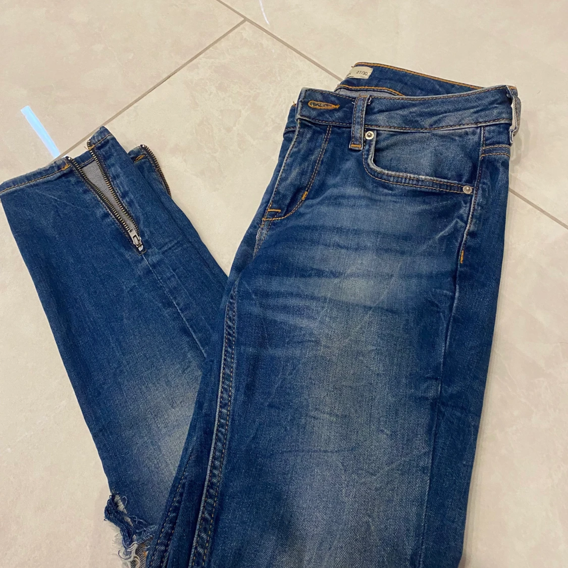 Två sorters byxor, 300kr styck