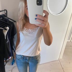 Linne - Vitt linne med spets från calida!