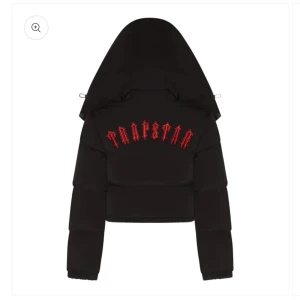 Trapstar - Säljer en trapstar Irongate Detachable Hooded Puffer jacket i storlek S. Alldrig använt den, lapp och sånt sitter kvar.