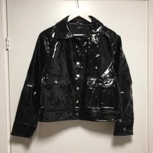 Vinyljacka  - Jacka i vinyl storlek S, perfekt som regnjacka!