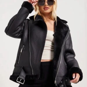 Jacka S  - Jacka från Nelly  Köpt för 1000:-   Säljer den för 200:- har aldrig använt den då den var lite stor. 