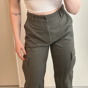 A-dsgn Cargo Pants - Använda 1 gång, i toppenskick!