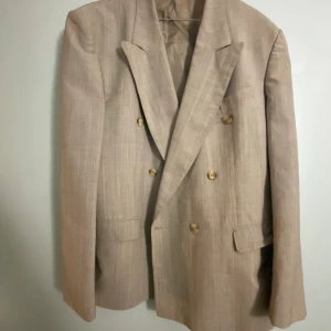 Kavaj i ullmix - Beige/grå vintage kavaj i ullmix. Väldigt gott skick.