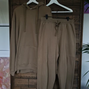 Brunt mjukis-set - Jättemysigt mjukisset från Zara Home. Supermjukt på insidan.