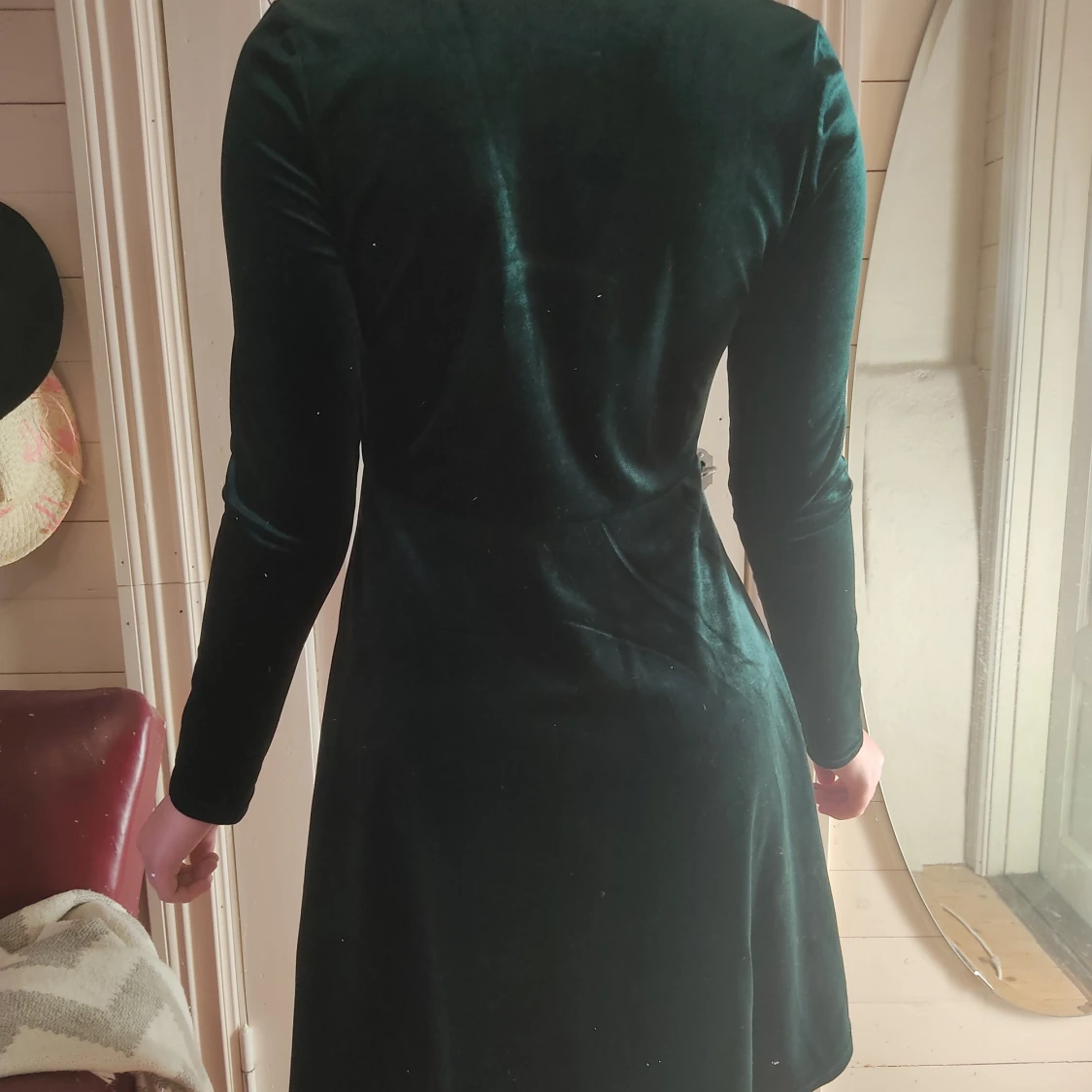 Mörkgrön velvet-klänning  - 90