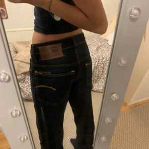 👻 G-star jeans  👻 - Dessa jeansen är helt nya och andvända bara 1 gång. De är märket G-star och köptes för 1800kr de är förstora för mig men man kan ha ett band där bak och knyta. Det är igentligen från ”man avdelningen” men de passar både