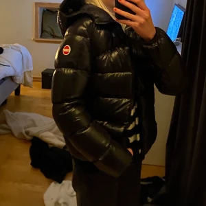 Colmar jacka - Tänkte sälja min fina colmar jacka, perfekt nu till vintern😁Köpt för 4600 , Vid snabb affär kan priset diskuteras! 
