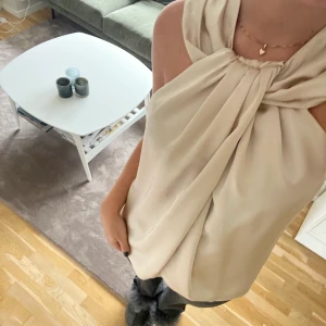 Söt topp! - Söt topp från HM! Perfekt för fest eller middagar 💘💘💘