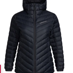 Peakperformance jacka - Peak jacka i storlek Xs. Precis som ny, inga defekter men säljer för jag inte använder den. Köpt för runt 3000 kr