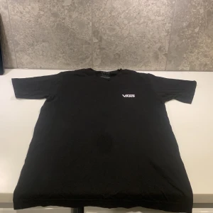 Vans t-shirt - Säljer min vana tröja för att den har blivit för liten   Skick 10/10   Swish eller kontant   Skickas ej