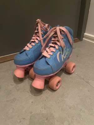 Rio rullskridskor  - Jätte bra sckick men lite sliten på skosnöret. Säljer för dom är för små.
