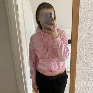 Hoodie  - Hoodie som jag inte minns vart den kommer från men inte använd på länge. 