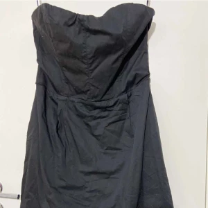 Klänning - Jättefin klänning behöver bara strykas, har använt det bara vid ett tillfälle 💗