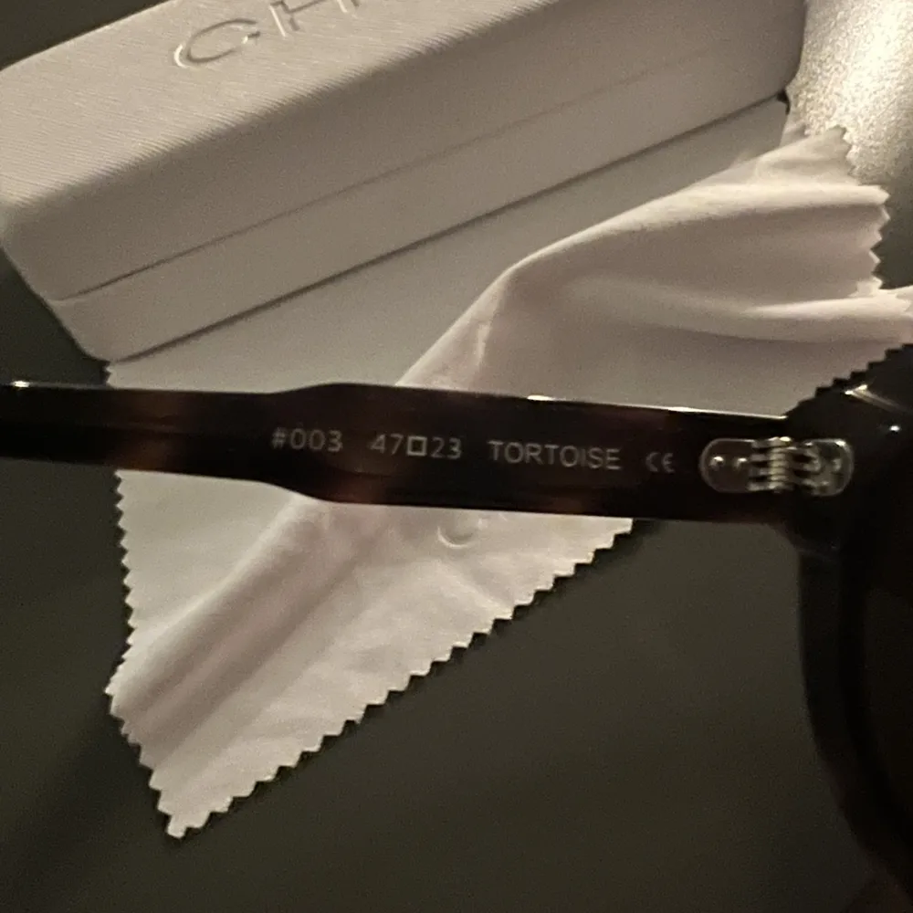 Säljer dessa snygga solglasögon från chimi eyewear. Super bra skick och nypris ligger på 1200kr 💜. Övrigt.