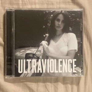 Lana del Rey CD - Köpt från bengans knappt använd! 