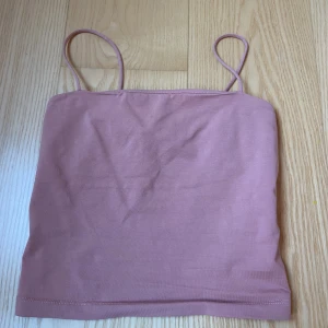 Linne - Rosa linne. Vet ej varför den ser ribbad ut den är slät i verkligheten. 