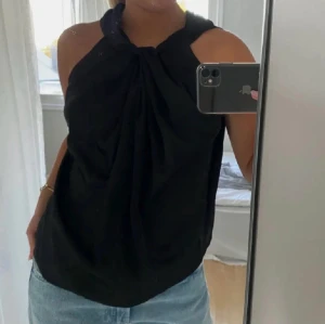 Zara topp - Zara topp storlek M, passar S. 100kr. Gratis frakt om man trycker på köp direkt!
