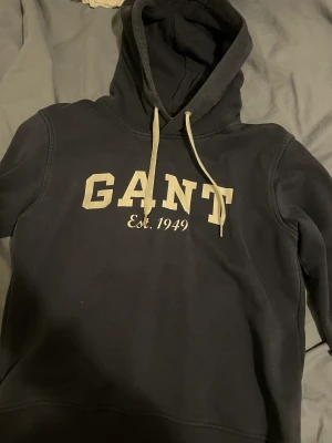 Gant hoodie - Jätte fin gant hoodie det är en gammal variant av gant men börjar bli trendig igen stolek xxs-xs