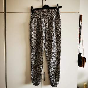 Light pants. Perfect for the summer! Used but in very good condition 