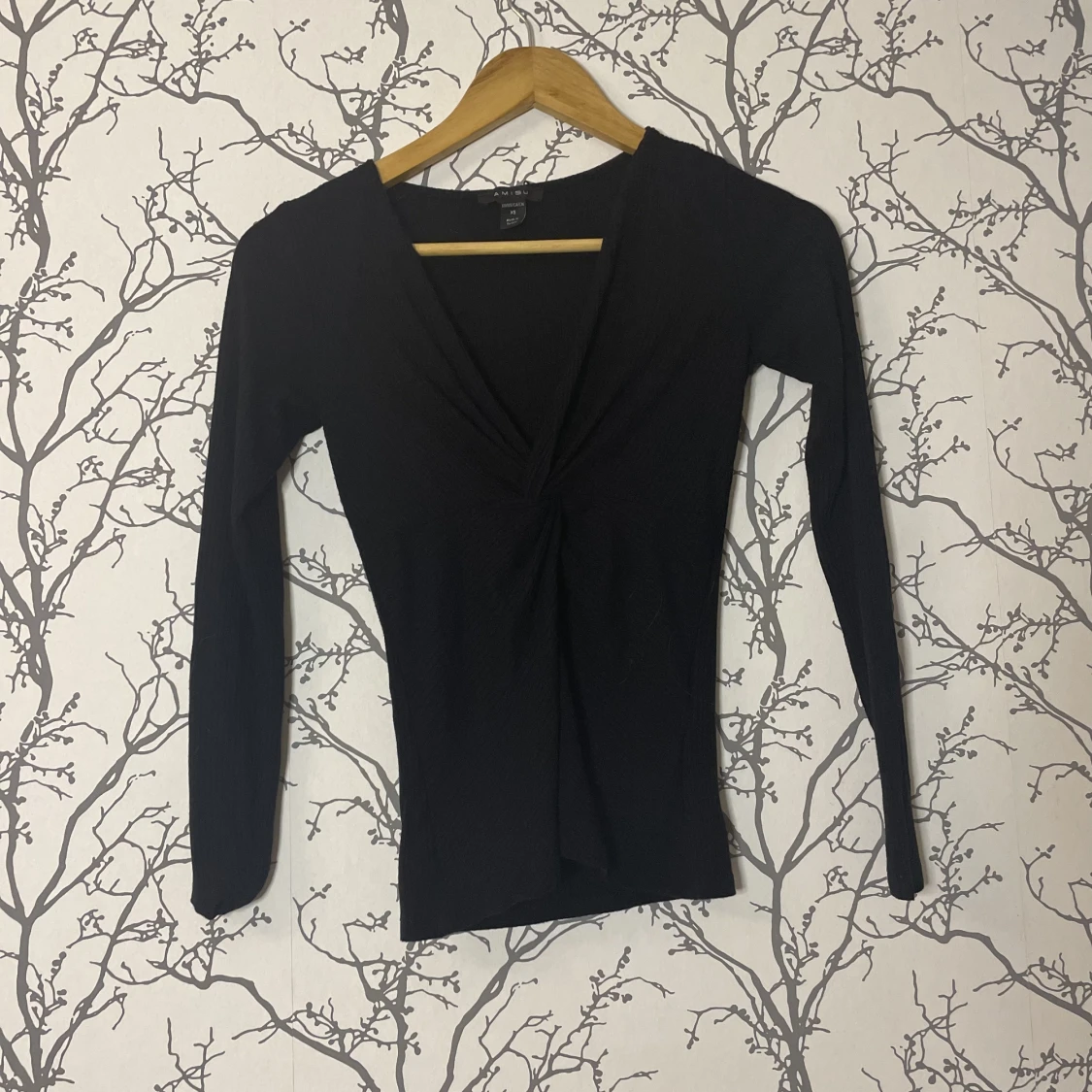 Svart V ringad tröja ( ribbad)