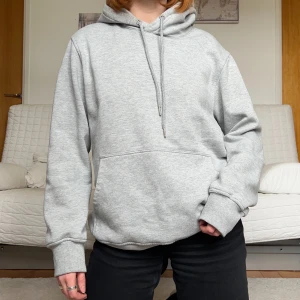 Grå hoodie  - Säljer denna gråa Hoodie från junkyardi storlek L❤️