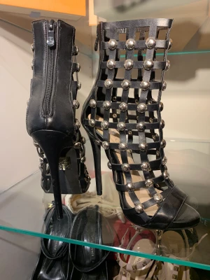 High heels  - Super snygga high heels I storlek 35.  Aldrig använda 