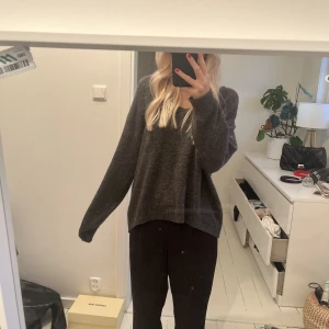 Stickad tröja hm - Stickad fin tröja ifrån hm, aldrig använd i storlek M men passar också s som oversized💕
