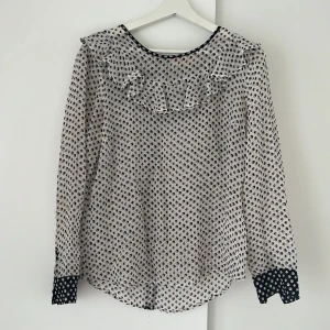 Custommade blus  - Använd fåtal gånger - nyttskick.