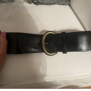 bälte  - skitsnyggt bälte men har för många hemma 