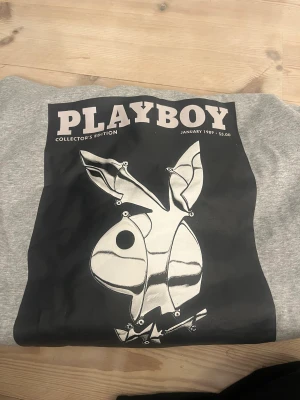 Playboy hoodie - Säljer denna som jag använt 1 gång, den finns inte att köpa längre och är i nytt skick