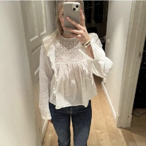Zara blus - Säljer denna blusen från zara som endast är använd fåtal gånger❣️ (lånad bild)