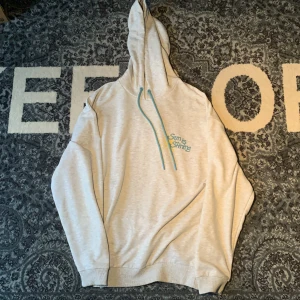 Hoodie  - Använd ett fåtal gånger. Fina detaljer. Fint material. 