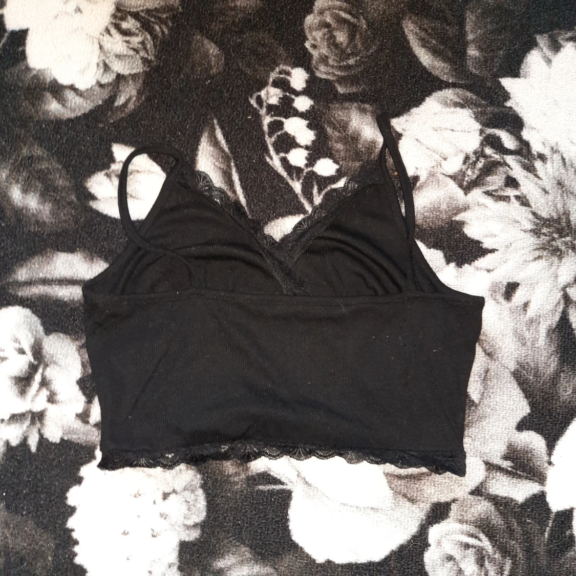 Croppat svart spetslinne - 90