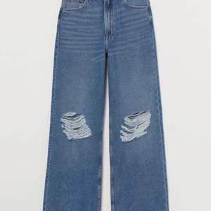 Säljer dessa helt nya H&M jeans som tyvärr inte är min still, dom är storlek 46 med prislapp kvar  Köptes för 299kr säljer dom nu för 200kr, bara höra av sig vid frågor 😊 