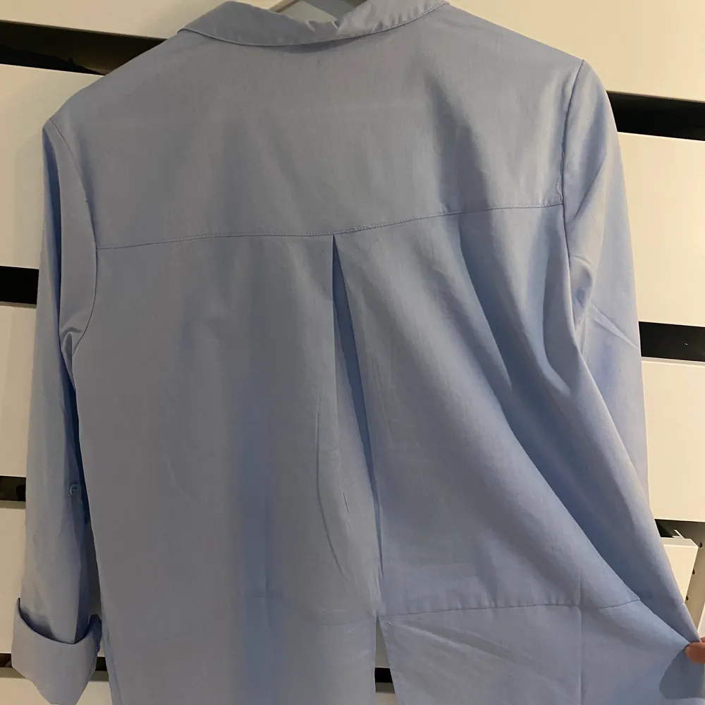 Hej, jag säljer även denna exklusiva skjorta från Saint Tropez i strl M i nyskick. Köparen står för frakten 😄. Skjortor.