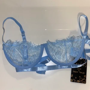 Spets bh från asos  - Helt oanvänd bh med lappar kvar köpt på asos. Säljer på grund av att den inte kommer till användning💗