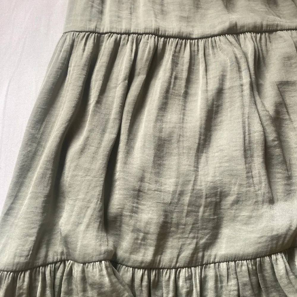 Aldrig använd! Prislappen kvar. Ljus/pastellgrön kjol från Gina tricot, köpt för 330kr. Står XS, men skulle säga XS-S. Kjolar.
