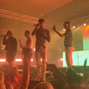 hov1 biljetter - hej! jag o min kompis har nu bestämt oss för att sälja våra två biljetter till hov1 konserten i stockholm 27 augusti 20:00. en biljett för 1000 men om du köper båda kan du få de för 1800, priset går självklart att diskuteras. för frågor, skriv privat! ❤️