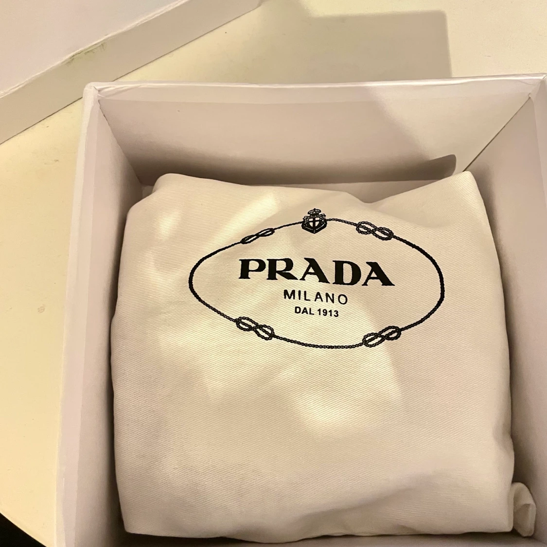PRADA BUCKET HAT - 90