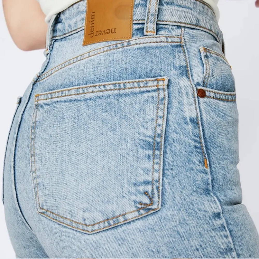Jeans från bik bok i storlek 34. Frågor eller fler bilder på byxorna kan tas privat. Kan posta eller mötas upp i centrala Stockholm💗. Jeans & Byxor.
