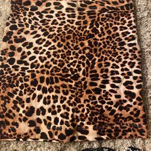 Leopard kjol , stl Xs. Bra skick 
