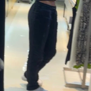 Linnebyxor  - Alldeles nya svarta linnebyxor ! Storlek xs men passar även en S . Endast använda 1 kväll , vid intresse skirv privat 🥰